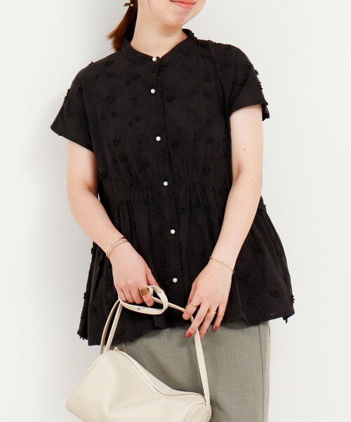 MICO COULIER(ミコクリエ)の「3D刺繍バンドカラーブラウス(シャツ/ブラウス・レディース・ブルー/ブラック/キナリ・38)」の1枚目の写真