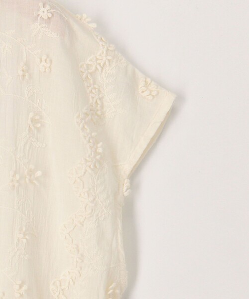 MICO COULIER(ミコクリエ)の「3D刺繍バンドカラーブラウス(シャツ/ブラウス・レディース・ブルー/ブラック/キナリ・38)」の8枚目の写真