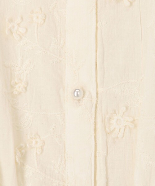 MICO COULIER(ミコクリエ)の「3D刺繍バンドカラーブラウス(シャツ/ブラウス・レディース・ブルー/ブラック/キナリ・38)」の10枚目の写真