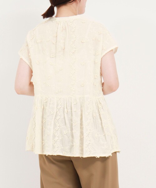 MICO COULIER(ミコクリエ)の「3D刺繍バンドカラーブラウス(シャツ/ブラウス・レディース・ブルー/ブラック/キナリ・38)」の22枚目の写真