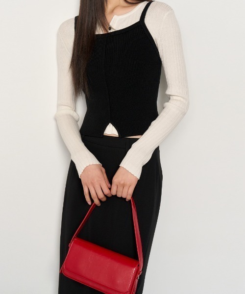 GENERAL IDEA（ジェネラルアイデア）の「GENERAL IDEA/ジェネラルアイディア square rivet shoulder bag ショルダーバッグ（ショルダーバッグ・レディース・ブラック/レッド/クリーム・FREE）」の4枚目の写真