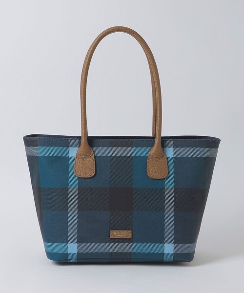 BLUE LABEL CRESTBRIDGE(ブルーレーベルクレストブリッジ)の「クレストブリッジチェックPVCトート(トートバッグ・レディース・レッド/ベージュ系その他/ダークネイビー・FREE)」の10枚目の写真