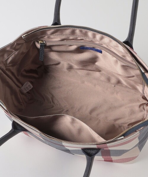 BLUE LABEL CRESTBRIDGE(ブルーレーベルクレストブリッジ)の「クレストブリッジチェックPVCトート(トートバッグ・レディース・レッド/ベージュ系その他/ダークネイビー・FREE)」の6枚目の写真