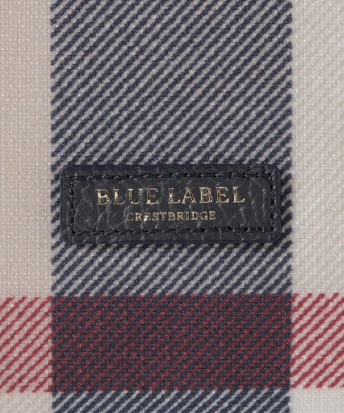 BLUE LABEL CRESTBRIDGE(ブルーレーベルクレストブリッジ)の「クレストブリッジチェックPVCトート(トートバッグ・レディース・レッド/ベージュ系その他/ダークネイビー・FREE)」の5枚目の写真