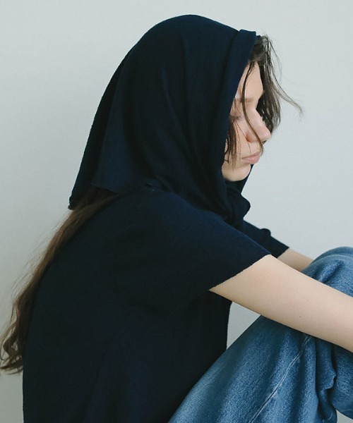 ETRE TOKYO(エトレトウキョウ)の「ハーフスリーブブークレニットカーディガン(カーディガン/ボレロ・レディース・ベージュ/ネイビー・FREE)」の10枚目の写真