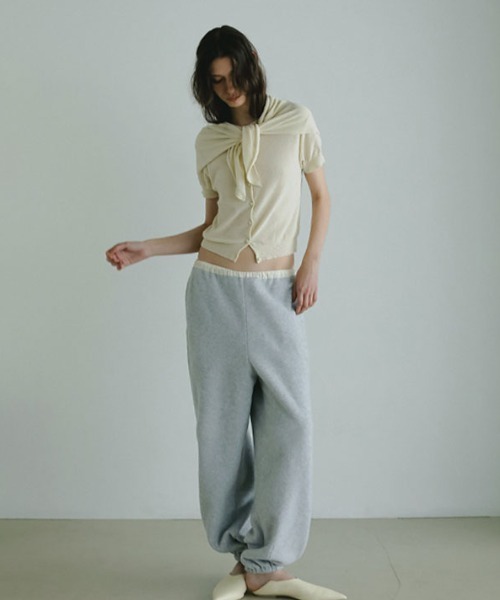 ETRE TOKYO(エトレトウキョウ)の「ハーフスリーブブークレニットカーディガン(カーディガン/ボレロ・レディース・ベージュ/ネイビー・FREE)」の11枚目の写真