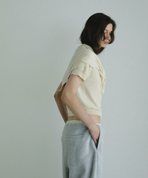 ETRE TOKYO(エトレトウキョウ)の「ハーフスリーブブークレニットカーディガン(カーディガン/ボレロ・レディース・ベージュ/ネイビー・FREE)」の15枚目の写真