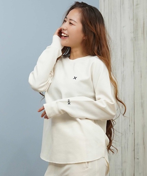 Hurley (ハーレー)の「Hurley/ハーレー 長袖 Tシャツ ロンT サーマル ワッフル素材 ロゴ ワンポイント セットアップ対応 THERMAL LS TEE WCLS252046(Tシャツ/カットソー・レディース・オフホワイト/ブラック/マルーン・M)」の4枚目の写真