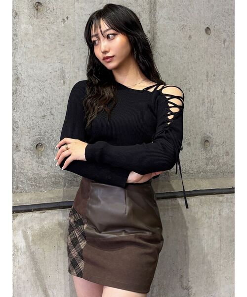 MURUA（ムルーア）の「デコルテレースアップリブニット（ニット/セーター・レディース・ブラック/ブラウン/レッド/ブルー・FREE）」の9枚目の写真