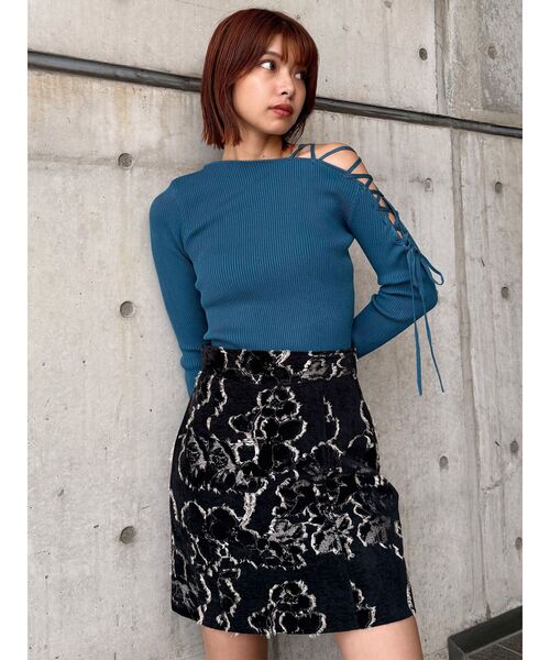 MURUA（ムルーア）の「デコルテレースアップリブニット（ニット/セーター・レディース・ブラック/ブラウン/レッド/ブルー・FREE）」の13枚目の写真