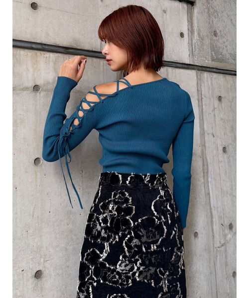 MURUA（ムルーア）の「デコルテレースアップリブニット（ニット/セーター・レディース・ブラック/ブラウン/レッド/ブルー・FREE）」の14枚目の写真