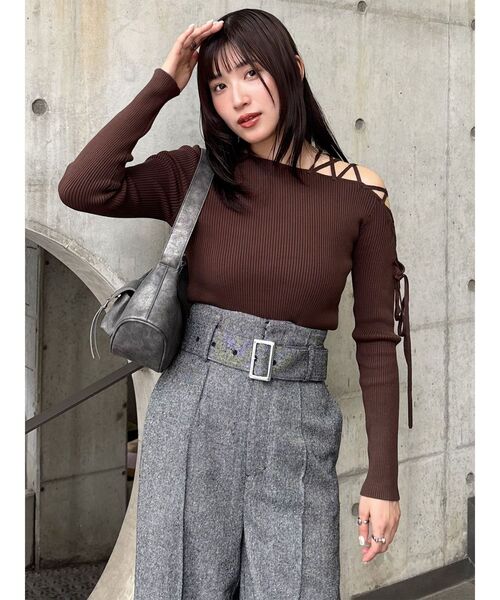 MURUA（ムルーア）の「デコルテレースアップリブニット（ニット/セーター・レディース・ブラック/ブラウン/レッド/ブルー・FREE）」の16枚目の写真