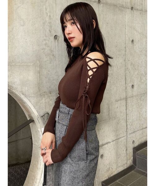 MURUA（ムルーア）の「デコルテレースアップリブニット（ニット/セーター・レディース・ブラック/ブラウン/レッド/ブルー・FREE）」の17枚目の写真