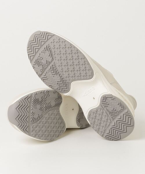 +diana（プラスダイアナ）の「【レイン対応】【撥水加工】オールウェザースリッポンスニーカー（レインシューズ・レディース・ベージュ/ブラック・M/L/XL/S）」の13枚目の写真