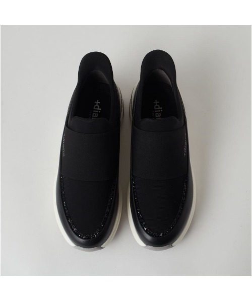 +diana（プラスダイアナ）の「【レイン対応】【撥水加工】オールウェザースリッポンスニーカー（レインシューズ・レディース・ベージュ/ブラック・M/L/XL/S）」の4枚目の写真