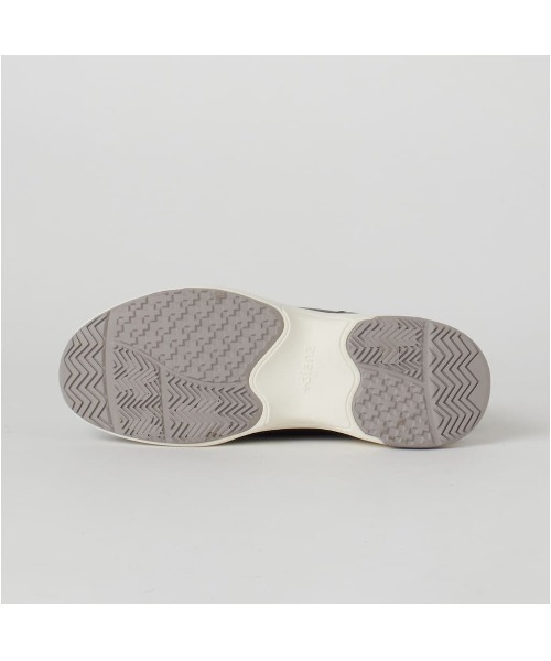 +diana（プラスダイアナ）の「【レイン対応】【撥水加工】オールウェザースリッポンスニーカー（レインシューズ・レディース・ベージュ/ブラック・M/L/XL/S）」の6枚目の写真