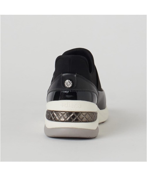 +diana（プラスダイアナ）の「【レイン対応】【撥水加工】オールウェザースリッポンスニーカー（レインシューズ・レディース・ベージュ/ブラック・M/L/XL/S）」の7枚目の写真