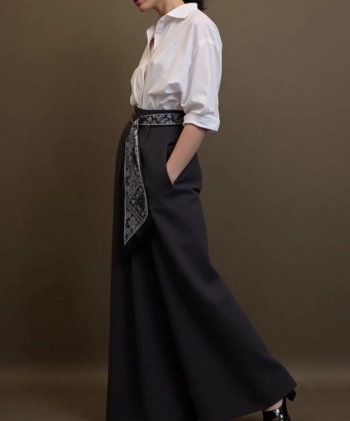 cammie(キャミー)の「スカーフ付きワイドパンツ(その他パンツ・レディース・ブラック/ダークグレー・F)」の3枚目の写真