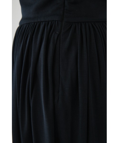 RIM.ARK(リムアーク)の「Flowing drape dress フローイングドレープドレス(ワンピース・レディース・ブラック/ベージュ・38/36)」の12枚目の写真