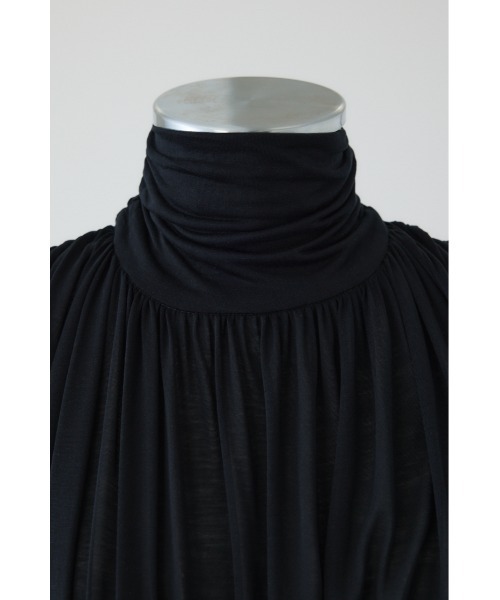 RIM.ARK(リムアーク)の「Flowing drape dress フローイングドレープドレス(ワンピース・レディース・ブラック/ベージュ・38/36)」の8枚目の写真
