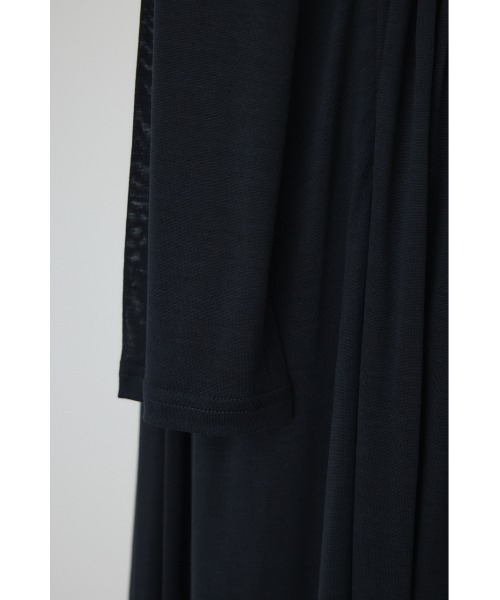 RIM.ARK(リムアーク)の「Flowing drape dress フローイングドレープドレス(ワンピース・レディース・ブラック/ベージュ・38/36)」の9枚目の写真