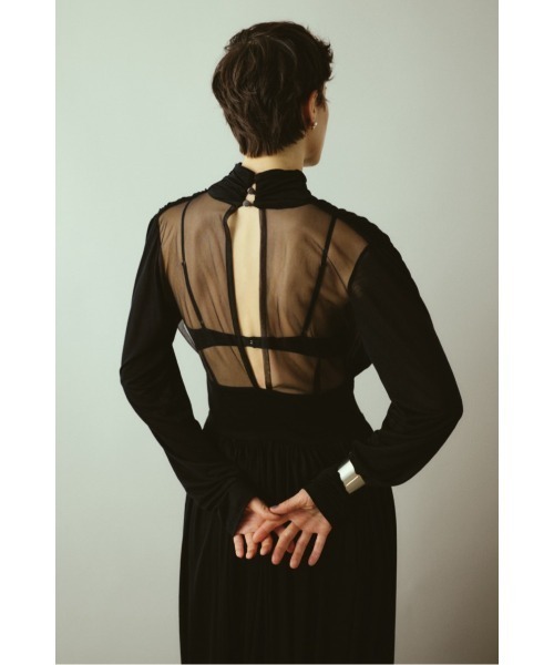 RIM.ARK(リムアーク)の「Flowing drape dress フローイングドレープドレス(ワンピース・レディース・ブラック/ベージュ・38/36)」の14枚目の写真
