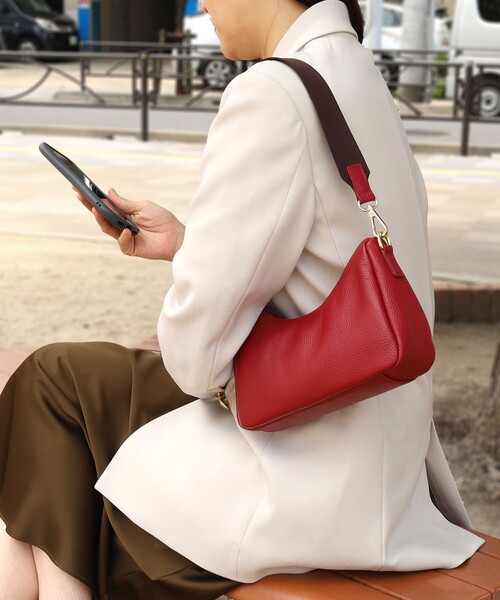 COOCO(クーコ)の「【牛革】シュリンクレザーダブルストラップ2WAYショルダーバッグ(ショルダーバッグ・レディース・シルバー/グレー/オフホワイト/ブラック/レッド・FREE)」の4枚目の写真