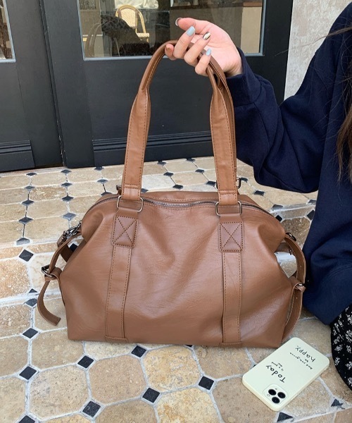 pyornim（ピョルニム）の「【25年秋冬新作】【2WAY】【A4サイズ対応】フェイクレザーボストンショルダーバッグ（ボストンバッグ・レディース・ブラウン/ブラック・F）」の7枚目の写真