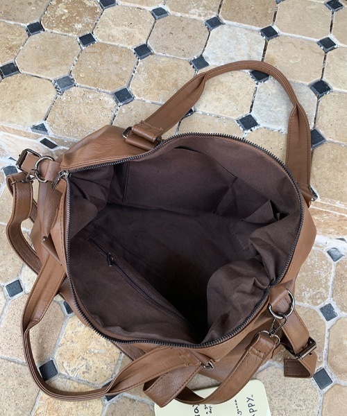 pyornim（ピョルニム）の「【25年秋冬新作】【2WAY】【A4サイズ対応】フェイクレザーボストンショルダーバッグ（ボストンバッグ・レディース・ブラウン/ブラック・F）」の11枚目の写真