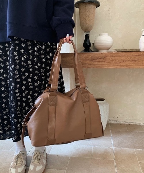 pyornim（ピョルニム）の「【25年秋冬新作】【2WAY】【A4サイズ対応】フェイクレザーボストンショルダーバッグ（ボストンバッグ・レディース・ブラウン/ブラック・F）」の5枚目の写真