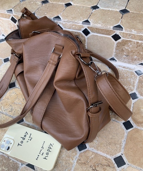 pyornim（ピョルニム）の「【25年秋冬新作】【2WAY】【A4サイズ対応】フェイクレザーボストンショルダーバッグ（ボストンバッグ・レディース・ブラウン/ブラック・F）」の10枚目の写真