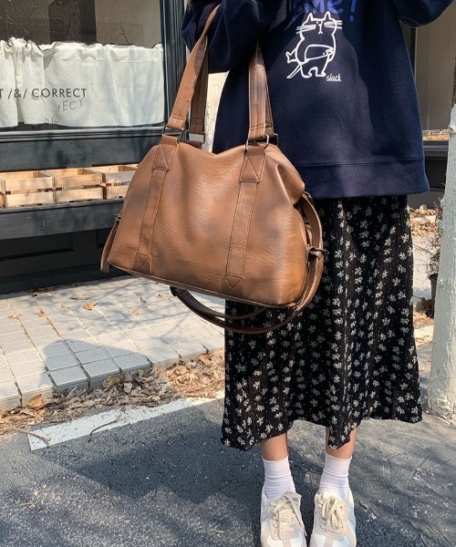 pyornim（ピョルニム）の「【25年秋冬新作】【2WAY】【A4サイズ対応】フェイクレザーボストンショルダーバッグ（ボストンバッグ・レディース・ブラウン/ブラック・F）」の4枚目の写真