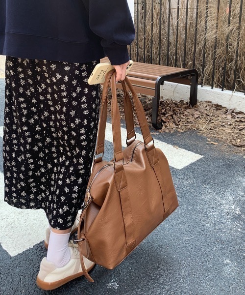 pyornim（ピョルニム）の「【25年秋冬新作】【2WAY】【A4サイズ対応】フェイクレザーボストンショルダーバッグ（ボストンバッグ・レディース・ブラウン/ブラック・F）」の6枚目の写真