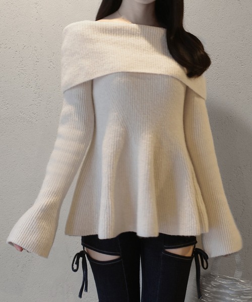 junoah(ジュノア)の「オフショル風ペプラムニットトップス(ニット/セーター・レディース・チャコール/ダークブラウン/アイボリー・MEDIUM/LARGE)」の4枚目の写真