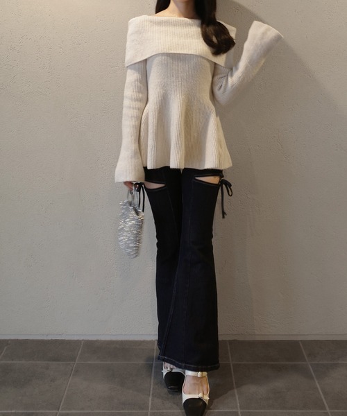 junoah(ジュノア)の「オフショル風ペプラムニットトップス(ニット/セーター・レディース・チャコール/ダークブラウン/アイボリー・MEDIUM/LARGE)」の6枚目の写真