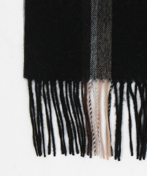 COMME CA ISM（コムサイズム）の「ファインウール チェック柄 マフラー（マフラー・メンズ・ブラック×グレー/ブラウン系その他・FREE）」の7枚目の写真