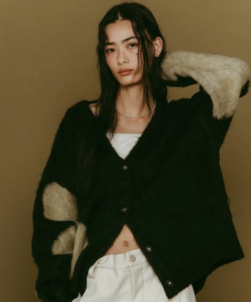 Knuth Marf(クヌースマーフ)の「Knuth Marf Vnackcardigan(ニット/セーター・レディース・ブラック/ベージュ・FREE)」の2枚目の写真
