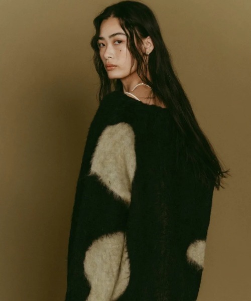 Knuth Marf(クヌースマーフ)の「Knuth Marf Vnackcardigan(ニット/セーター・レディース・ブラック/ベージュ・FREE)」の4枚目の写真