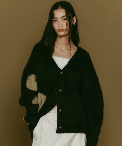 Knuth Marf(クヌースマーフ)の「Knuth Marf Vnackcardigan(ニット/セーター・レディース・ブラック/ベージュ・FREE)」の5枚目の写真