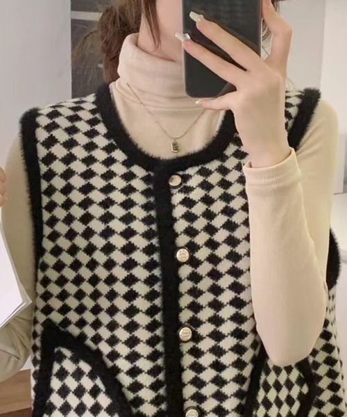 DAY CLOSET(デイ クローゼット)の「ブロックチェック×パイピングで韓国っぽなクラス感。ノーカラーシャギーミックス飾り釦ニットベスト(ベスト・レディース・ホワイト/ブラック・FREE)」の16枚目の写真