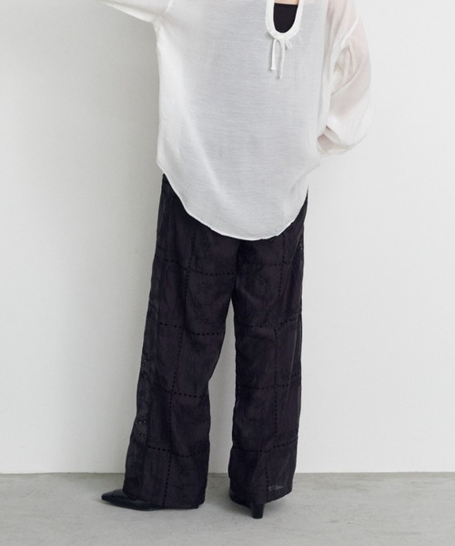 Shelly island（シェリーアイランド）の「総刺繍シアーパンツ（その他パンツ・レディース・ホワイト/ブラック・FREE）」の6枚目の写真