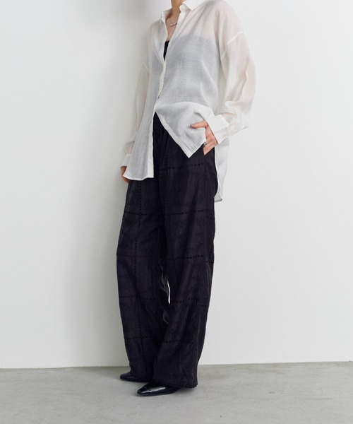 Shelly island（シェリーアイランド）の「総刺繍シアーパンツ（その他パンツ・レディース・ホワイト/ブラック・FREE）」の4枚目の写真