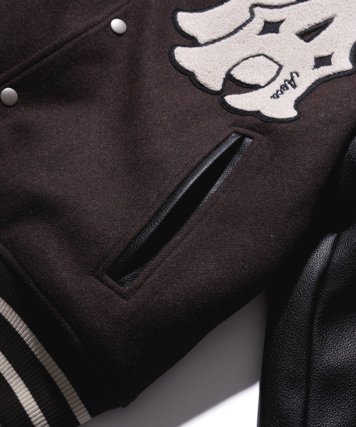 AECA(エイカ)の「DOUBLE A WOOL VARSITY JACKET-BROWN(スタジャン・レディース・その他・MEDIUM/LARGE/SMALL)」の6枚目の写真