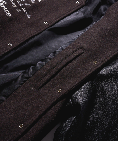 AECA(エイカ)の「DOUBLE A WOOL VARSITY JACKET-BROWN(スタジャン・レディース・その他・MEDIUM/LARGE/SMALL)」の5枚目の写真