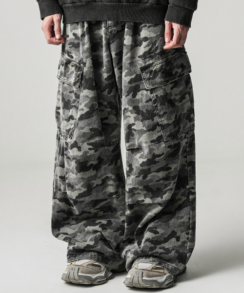 AVANDRESS（アバンドレス ）の「Side Big Cargo Pants LIGHT CAMO（デニムパンツ・レディース・ライトカーキ・SMALL/MEDIUM/LARGE/X-SMALL/XX-SMALL）」の2枚目の写真