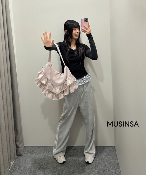 YOUHEE（ユヒ）の「STUD DETAILED HOODIE LONG SLEEVE CHARCOAL（パーカー・レディース・その他・SMALL/MEDIUM）」の9枚目の写真