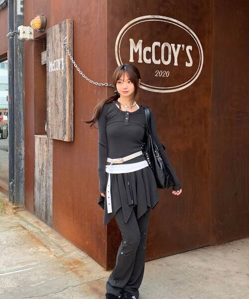 YOUHEE（ユヒ）の「STUD DETAILED HOODIE LONG SLEEVE CHARCOAL（パーカー・レディース・その他・SMALL/MEDIUM）」の10枚目の写真