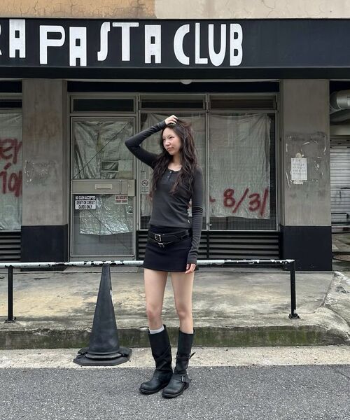 YOUHEE（ユヒ）の「STUD DETAILED HOODIE LONG SLEEVE CHARCOAL（パーカー・レディース・その他・SMALL/MEDIUM）」の13枚目の写真