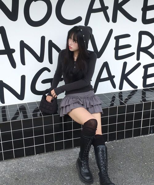 YOUHEE（ユヒ）の「STUD DETAILED HOODIE LONG SLEEVE CHARCOAL（パーカー・レディース・その他・SMALL/MEDIUM）」の15枚目の写真