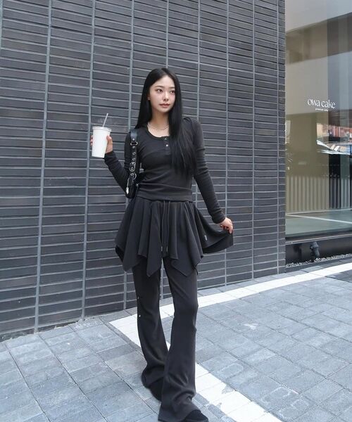YOUHEE（ユヒ）の「STUD DETAILED HOODIE LONG SLEEVE CHARCOAL（パーカー・レディース・その他・SMALL/MEDIUM）」の18枚目の写真